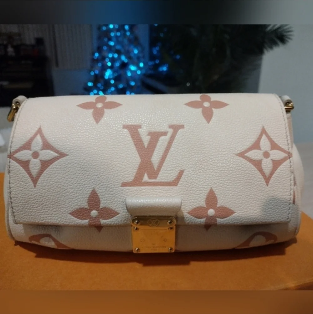 Louis Vuitton Favorite NM Crème Rose Trianon Crossbody Bag